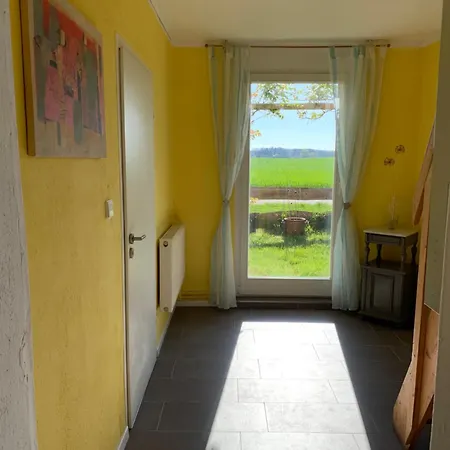 Mit Grossem Garten, Weitem Blick & Viel Zemitz