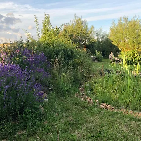 Mit Grossem Garten, Weitem Blick & Viel *