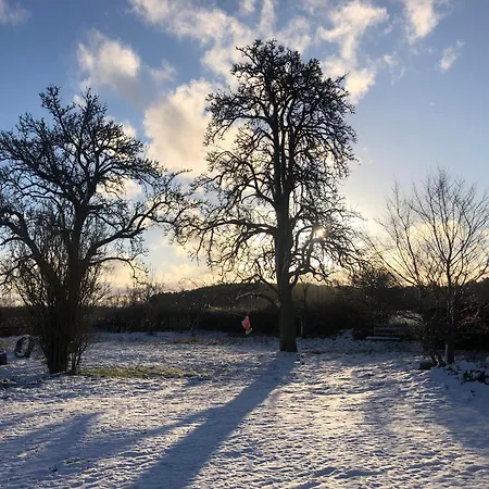 Mit Grossem Garten, Weitem Blick & Viel Zemitz